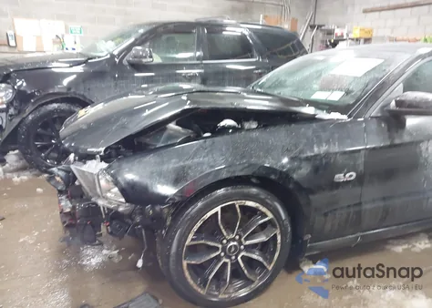 2013 Ford Mustang Gt Premium z USA, uszkodzony, nr VIN 1ZVBP8CF1D5235810